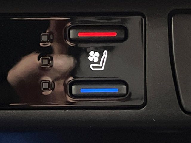 TOYOTA RAV4 HYBRID 4WD 2023 Image 31