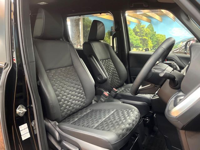 TOYOTA VOXY 2022 Image 31