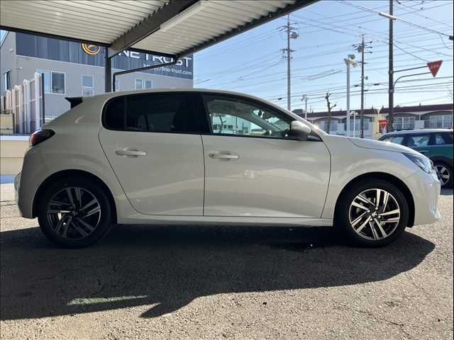 PEUGEOT 208 2021 Image 31