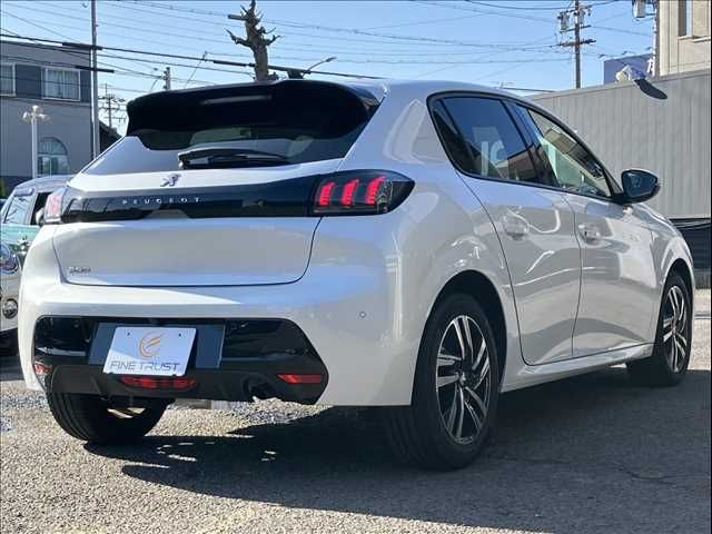 PEUGEOT 208 2021 Image 31