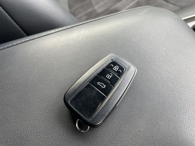 TOYOTA CROWN SEDAN HYBRID 2019 Image 31