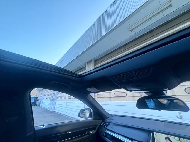 BMW 7SERIES 2013 Image 31