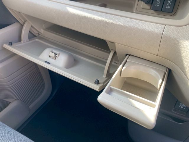 HONDA N BOX 2018 Image 31