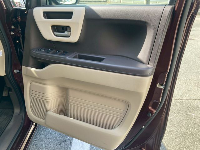 HONDA N BOX 2018 Image 31