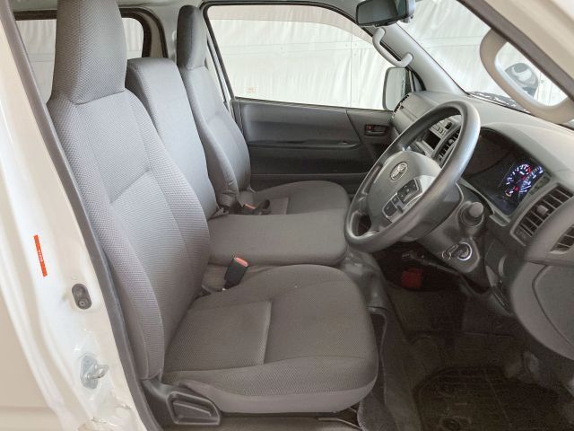 TOYOTA HIACE VAN 1.25T 2WD 2020 Image 31