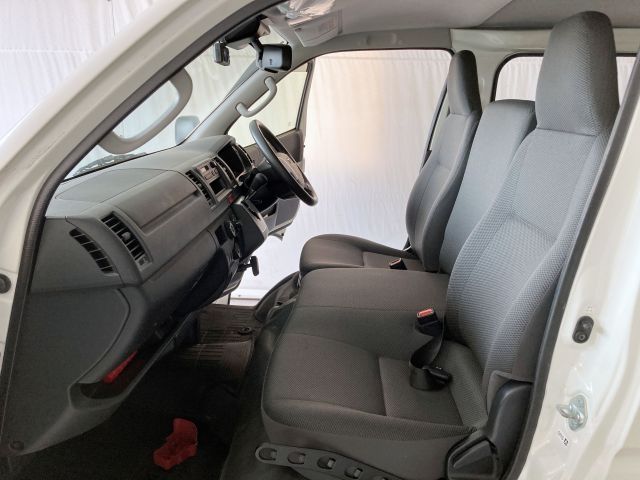TOYOTA HIACE VAN 1.25T 2WD 2020 Image 31