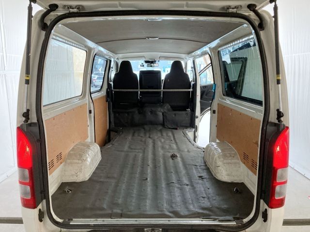 TOYOTA HIACE VAN 1.25T 2WD 2020 Image 31