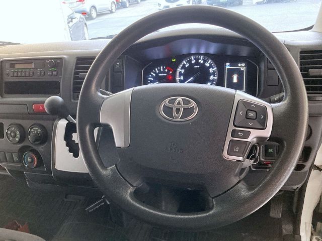 TOYOTA HIACE VAN 1.25T 2WD 2020 Image 31