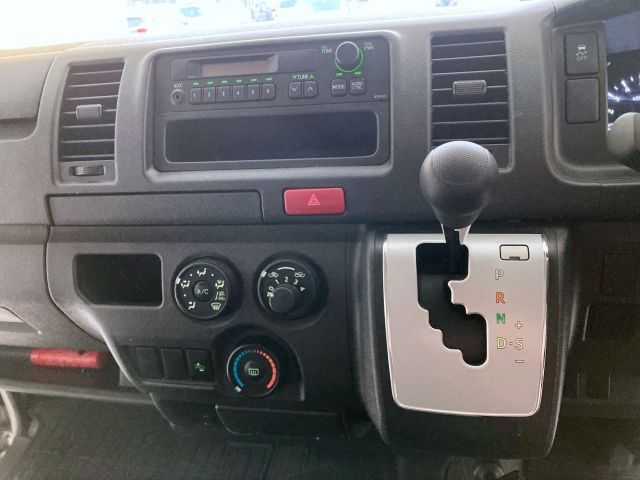 TOYOTA HIACE VAN 1.25T 2WD 2020 Image 31