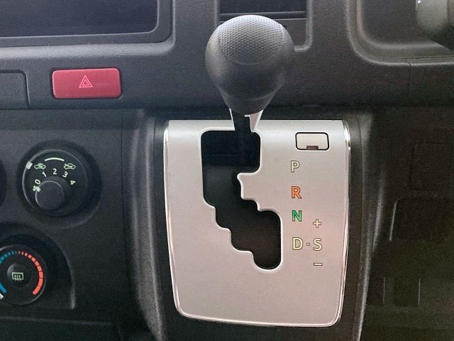 TOYOTA HIACE VAN 1.25T 2WD 2020 Image 31