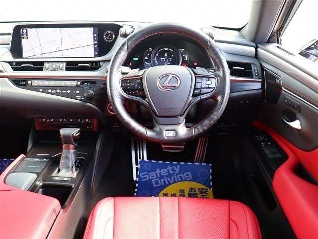 TOYOTA LEXUS ES300H 2019 Image 31