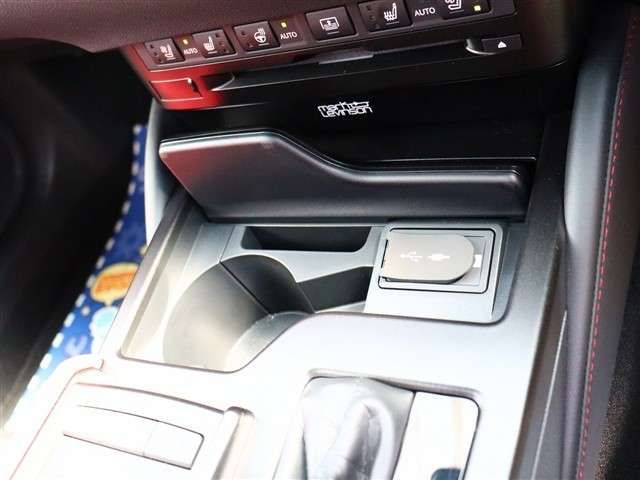 TOYOTA LEXUS ES300H 2019 Image 31