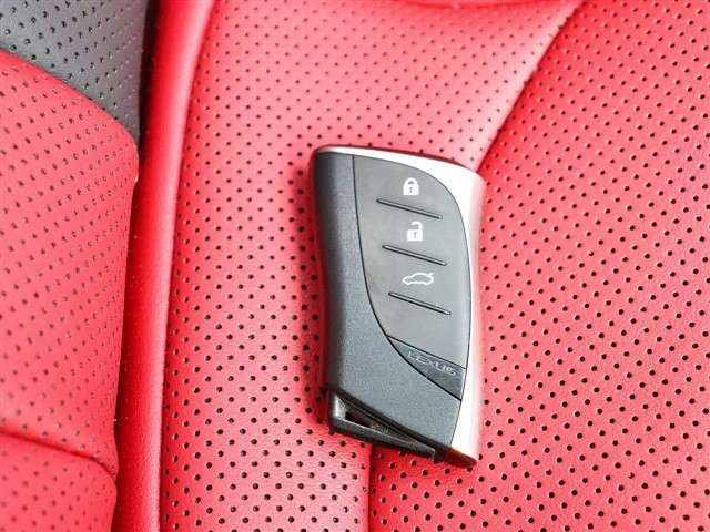 TOYOTA LEXUS ES300H 2019 Image 31