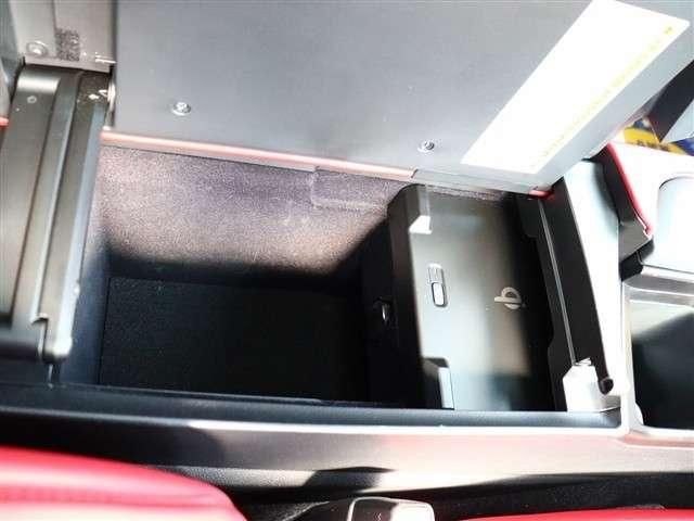 TOYOTA LEXUS ES300H 2019 Image 31