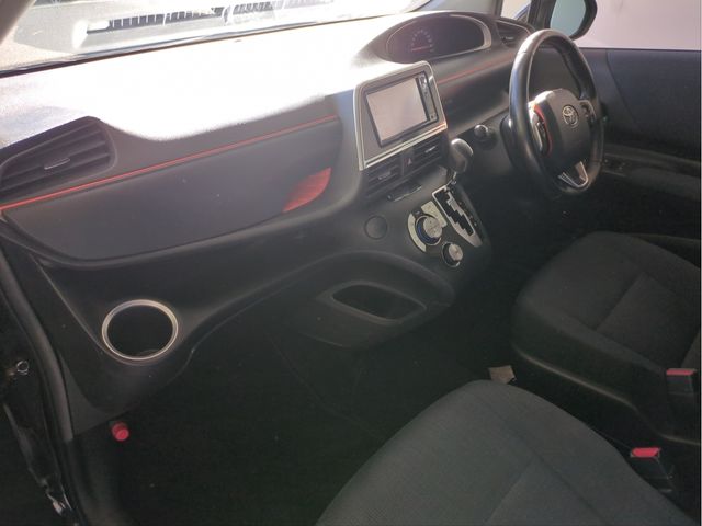 TOYOTA SIENTA 2017 Image 31