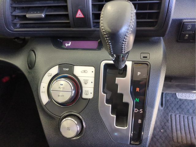 TOYOTA SIENTA 2017 Image 31