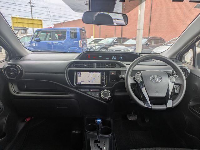 TOYOTA AQUA 2017 Image 31