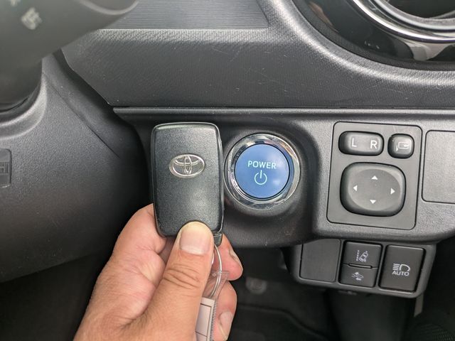 TOYOTA AQUA 2017 Image 31