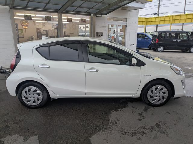 TOYOTA AQUA 2017 Image 31