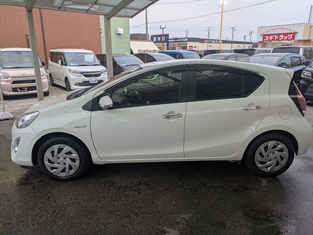 TOYOTA AQUA 2017 Image 31