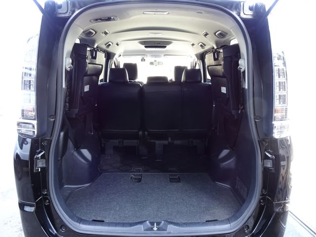 TOYOTA VOXY 2016 Image 31