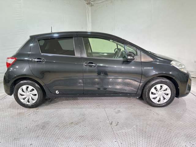 TOYOTA VITZ 2017 Image 31