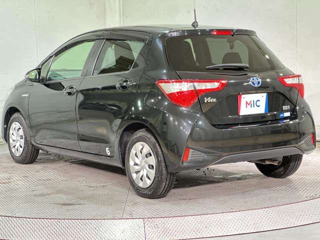 TOYOTA VITZ 2017 Image 31