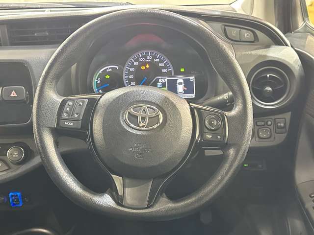 TOYOTA VITZ 2017 Image 31