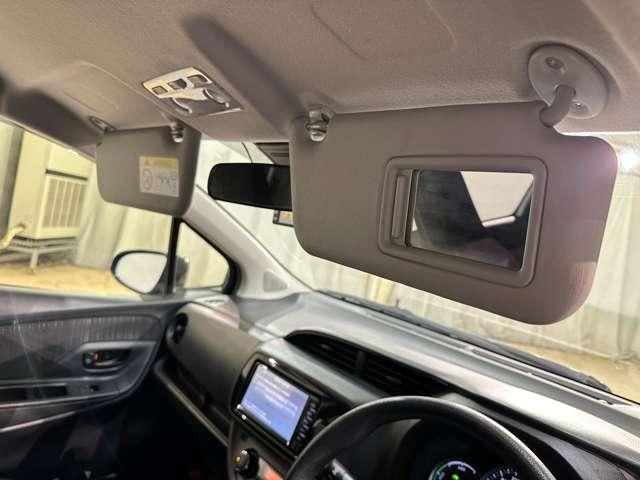 TOYOTA VITZ 2017 Image 31