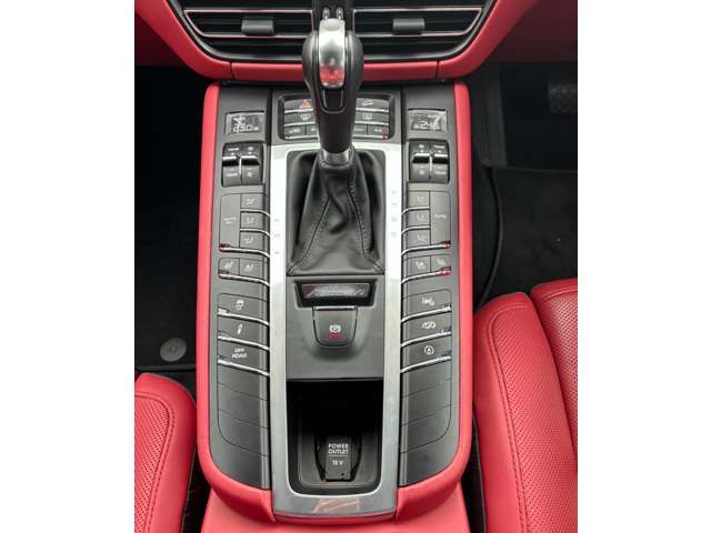 PORSCHE MACAN 2019 Image 31