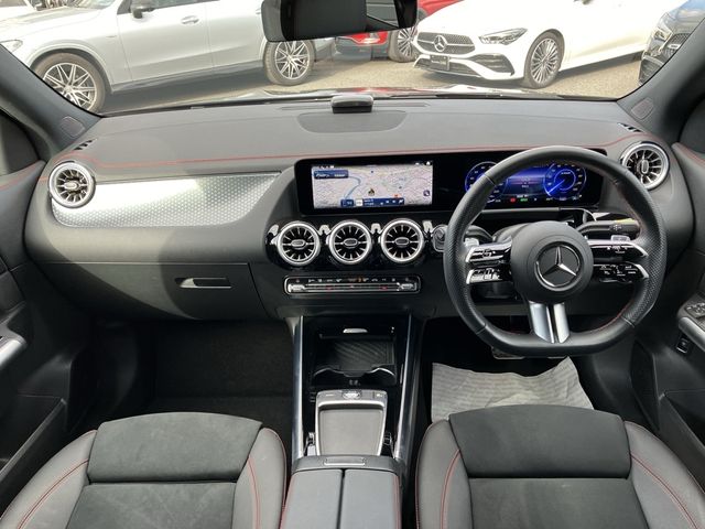 MERCEDES BENZ EQA 2024 Image 31