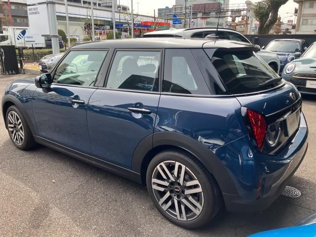 BMW MINI COOPER 5DOOR 2025 Image 31