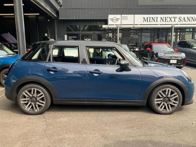 BMW MINI COOPER 5DOOR 2025 Image 31