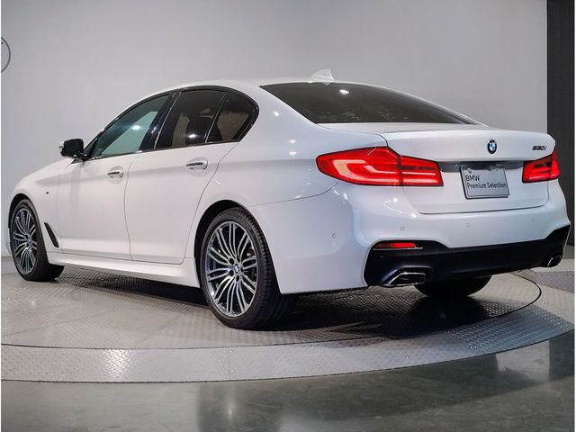 BMW 5SERIES SEDAN 2017 Image 31