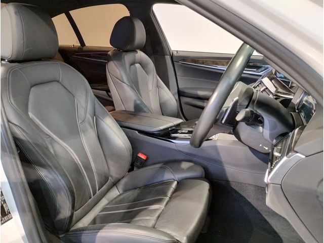 BMW 5SERIES SEDAN 2017 Image 31