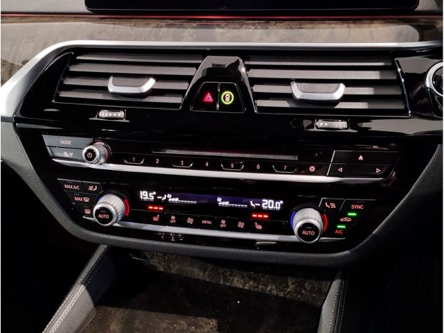 BMW 5SERIES SEDAN 2017 Image 31