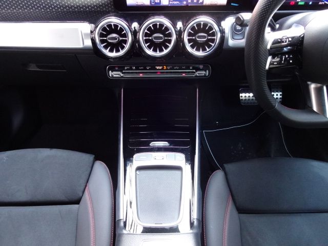 MERCEDES BENZ EQB 2024 Image 31