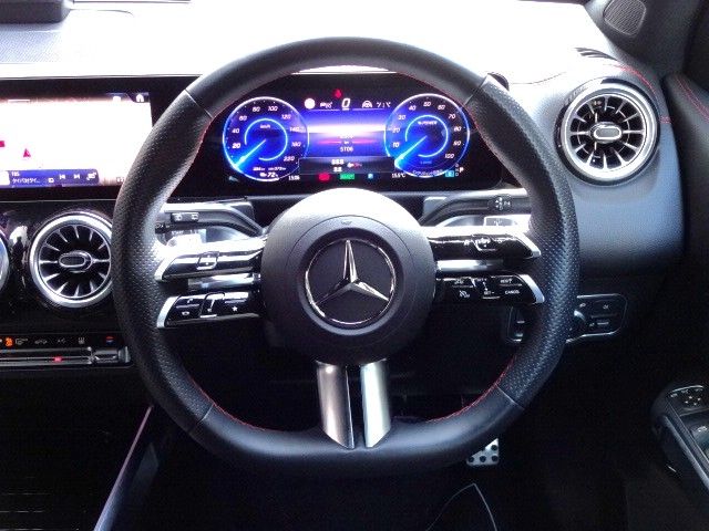 MERCEDES BENZ EQB 2024 Image 31