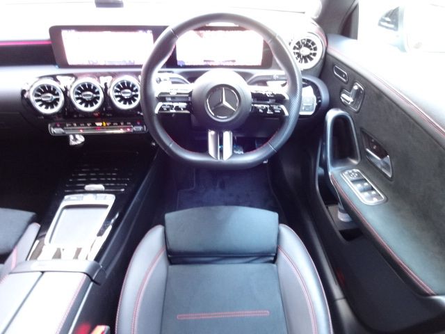 MERCEDES BENZ CLA SH 2024 Image 31