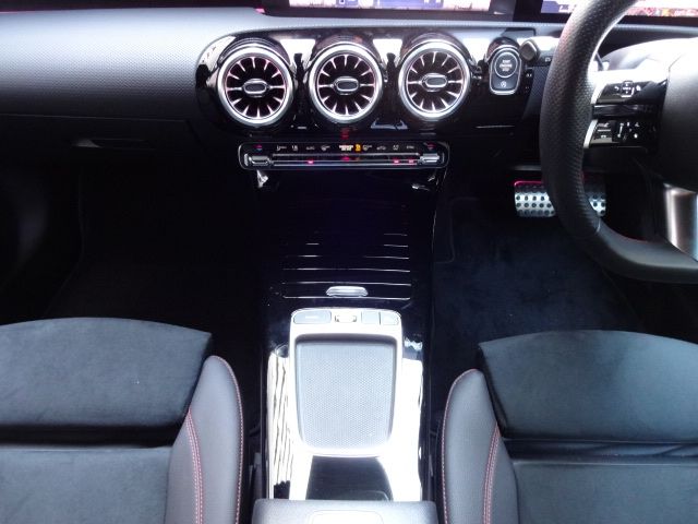 MERCEDES BENZ CLA SH 2024 Image 31