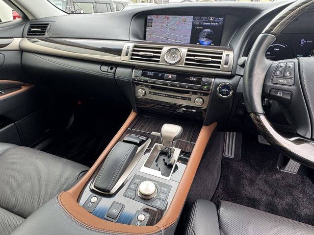 TOYOTA LEXUS LS600H 2013 Image 31