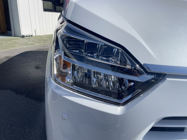 DAIHATSU MIRA E:S 4WD 2022 Image 31