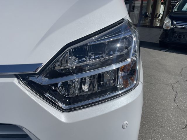 DAIHATSU MIRA E:S 4WD 2022 Image 31