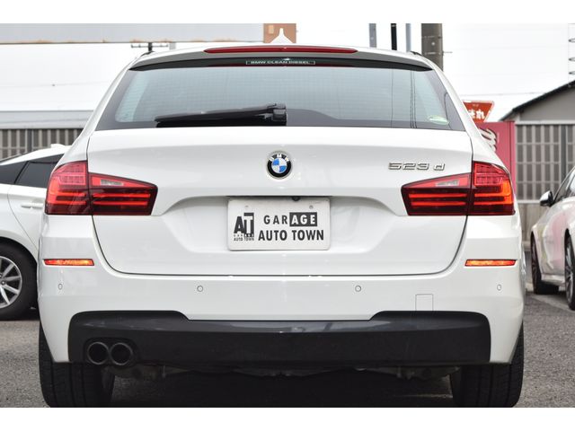 BMW 5SERIES TOURING 2015 Image 31