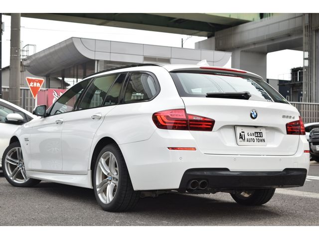 BMW 5SERIES TOURING 2015 Image 31