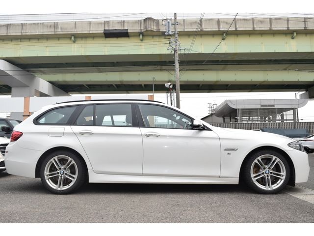 BMW 5SERIES TOURING 2015 Image 31