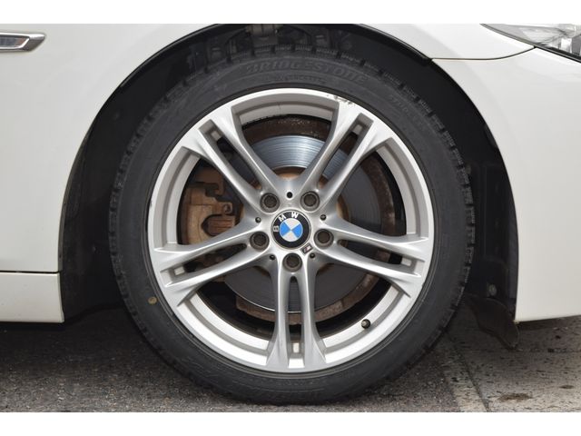 BMW 5SERIES TOURING 2015 Image 31