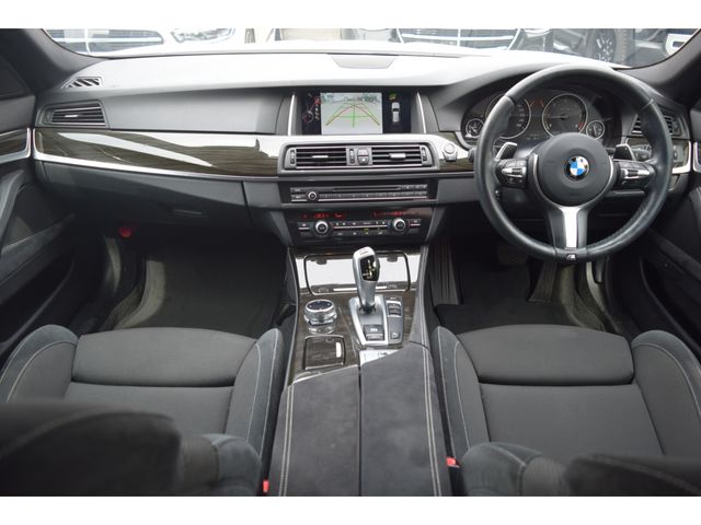 BMW 5SERIES TOURING 2015 Image 31