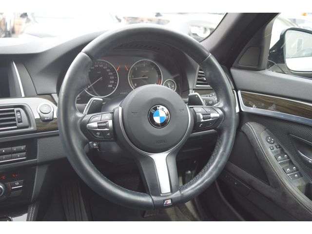 BMW 5SERIES TOURING 2015 Image 31