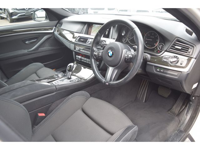 BMW 5SERIES TOURING 2015 Image 31